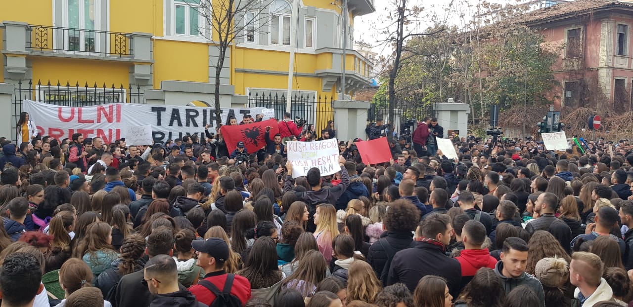 SHËNIME PËR NJË PROTESTË