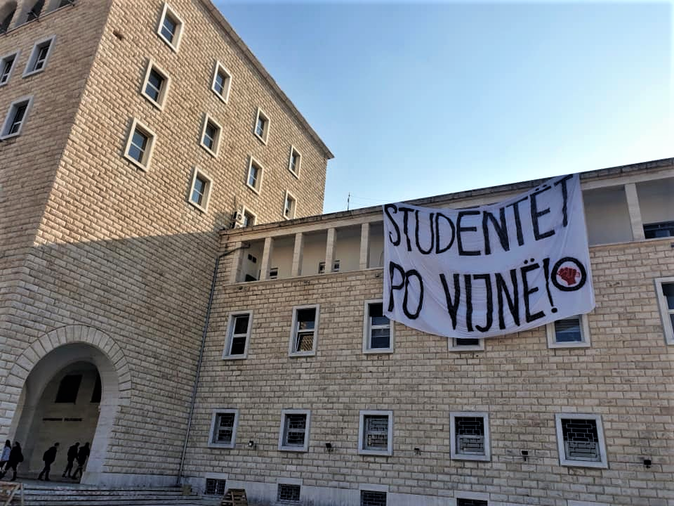 PËR NJË FENOMENOLOGJI POLITIKE TË PROTESTËS